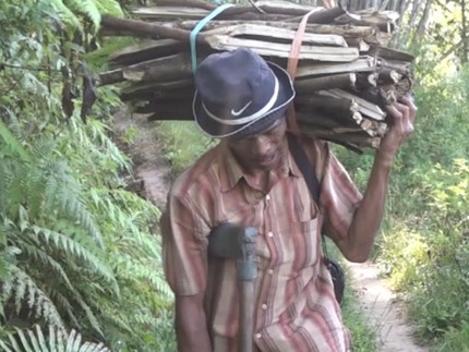Pilunya Hidup Ayah Disabilitas Penjual Kayu Bakar Jaga Anak Lumpuh Seorang Diri