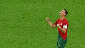 Ronaldo Dapat Kado Natal Rolls Royce Dawn dari Kekasih Georgina