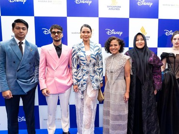 Penampilan Artis Top Indonesia di Blue Carpet Moment Disney Content Showcase