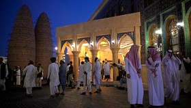 img-title Deret Aturan MbS saat Ramadan: Dilarang Bawa Anak-Foto di Masjid Saudi