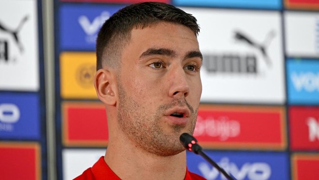 Dusan Vlahovic marah jelang Serbia vs Swiss setelah dituduh jarang bermain di Piala Dunia 2022 gara-gara selingkuh dengan istri Predrag Rajkovic.