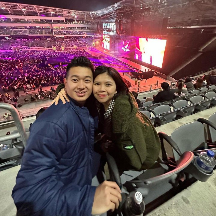 <p>Momen liburan keduanya pun dibagikan secara langsung melalui media sosial Instagram. Dalam unggahan tersebut, Greysia menyisipkan caption manis, lho. "<em>In LA with love,</em>" tulisnya, dikutip dari akun @greyspolii. (Foto: Instagram @greyspolii dan @felixdjimin)<br /><br /><br /></p>