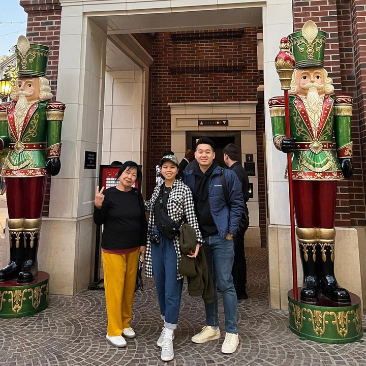 <p>Pasangan Greysia Polii dan Felix Djimin sedang menikmati momen liburan nih, Bunda. Diketahui, mantan pebulutangkis tersebut liburan bersama sang suami ke Amerika Serikat. (Foto: Instagram @greyspolii dan @felixdjimin)<br /><br /><br /></p>