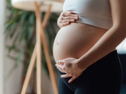 Pengakuan Wanita yang Trauma Sewakan Rahim untuk Mengandung Bayi Seleb