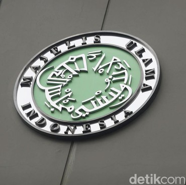 Ini Alasan MUI Tak Cabut Sertifikat Halal Jajanan Haram yang Mengandung Babi