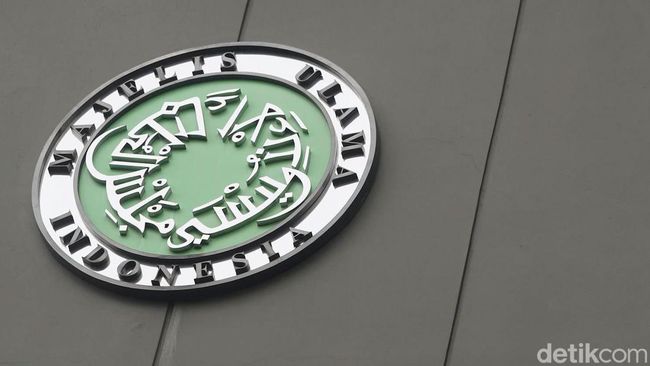 Ini Alasan MUI Tak Cabut Sertifikat Halal Jajanan Haram yang Mengandung Babi