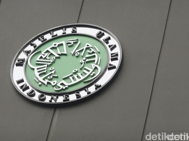 img-title Ini Alasan MUI Tak Cabut Sertifikat Halal Jajanan Haram yang Mengandung Babi