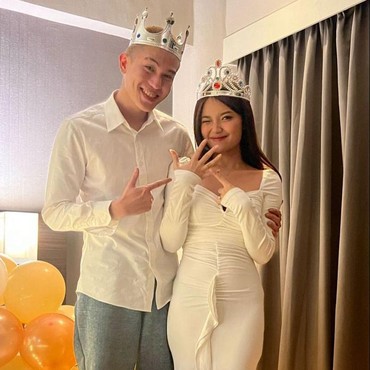 Momen Mirriam Eka Terima Lamaran Romantis Julian Jacob