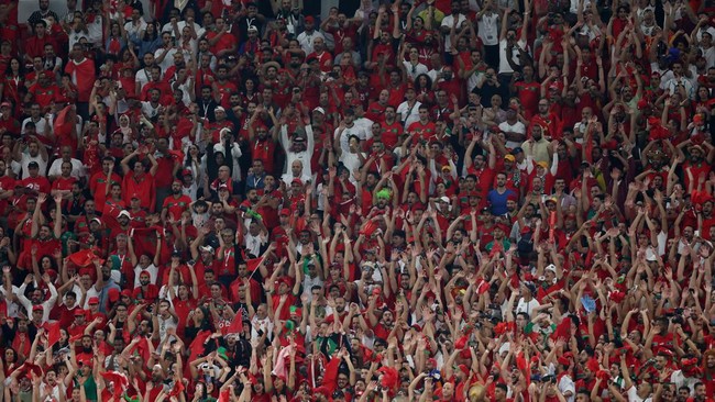 Keberhasilan Maroko lolos ke perempat final Piala Dunia 2022 membuat suporter mereka harus mengubah agenda, termasuk menambah cuti dan terpaksa bolos kerja.