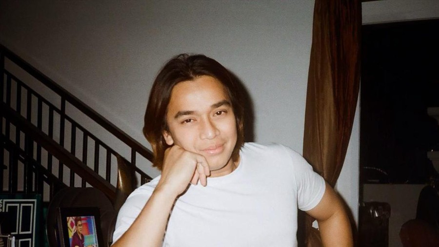 Kulineran Seru Billy Syahputra dari Jajan Pie hingga Makan Semur Jengkol