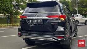Mobil Dinas Kemenhan Kecelakaan di Jakarta Selatan