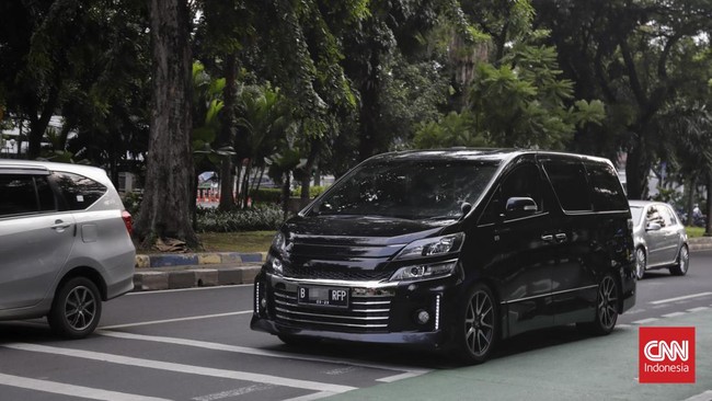 Pelat RF kerap dicap arogan di jalanan dan sering terlibat konflik dengan masyarakat.