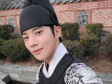 Web Series YouTube Terbaik Moon Sang Min, Putra Mahkota di Under the Queen's Umbrella