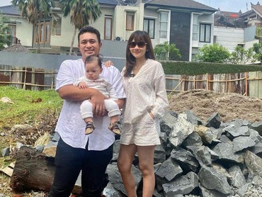 img-title Peletakan Batu Pertama, 7 Bocoran Desain Rumah Baru Impian Gilang Dirga