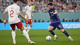 Messi Gagal Penalti, Polandia vs Argentina Imbang di Babak Pertama