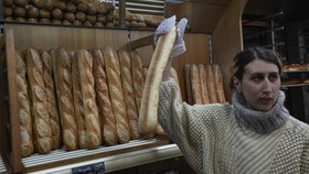 img-title FOTO: Sepintas Tentang Baguette, Roti Prancis Warisan Budaya UNESCO