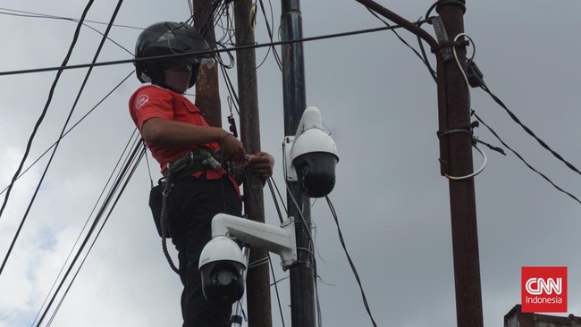 Ratusan kamera CCTV disiagakan untuk memantau situasi selama acara ngunduh mantu dan tasyakuran pernikahan Kaesang Pangarep dengan Erina Gudono.