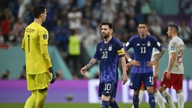 Geger Penalti Polandia vs Argentina: Messi dan Szczesny Taruhan