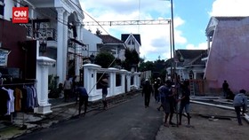 VIDEO: Depan Rumah Calon Istri Kaesang Mulai Dipasang Tenda Pernikahan
