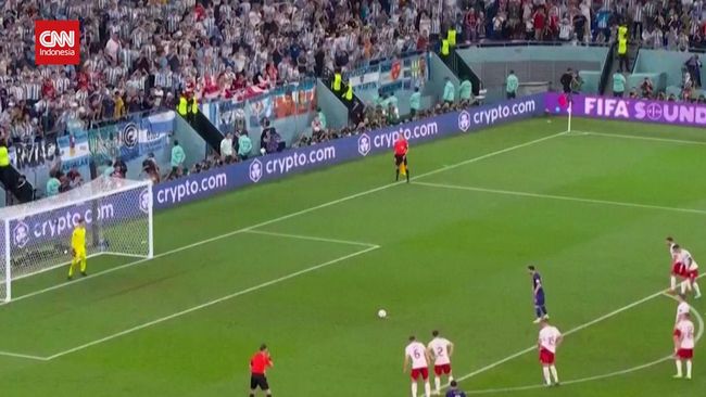 The moment Messi missed a penalty as Argentina qualified for the round of 16