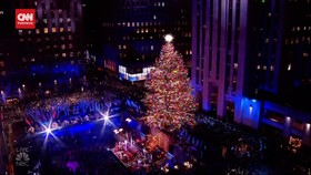 VIDEO: 90 Tahun, Pohon Natal Ikonik di New York Kembali Menyala