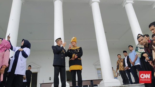 Anies Baswedan tetap melaksanakan safari politik sebagai bakal capres ke Aceh setelah izin penggunaan taman di Banda Aceh dicabut dinas setempat