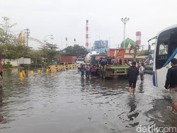 Penampakan Banjir Rob di Pelabuhan Tanjung Emas Semarang