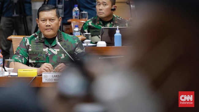 Calon Panglima TNI Laksamana TNI Yudo Margono mengatakan pihaknya tak akan menggunakan cara yang sama dalam menangani konflik keamanan di Papua.