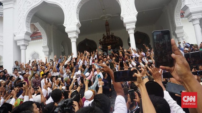 Badan Pengawas Pemilihan Umum (Bawaslu) menyebut Anies Baswedan tidak etis dan melakukan kampanye curi start dengan kegiatan di Aceh beberapa waktu lalu.