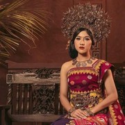 Menikah Pakai Adat Jogja, Erina Gudono Mengaku Galau Pilih Paes!