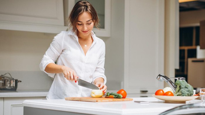 Bukan Tipuan Belaka, 5 Kebiasaan Makan Ini Bisa 'Menolak Tua' Kalau Kamu Rutin Lakukannya!
