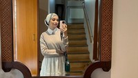 <p>Memutuskan berhijab di usia 16 tahun, Isabel mendapatkan banyak pujian dari warganet karena dinilai sangat <em>stylish</em> dalam menentukan gaya berhijab. (Foto: Instagram@isabel.azhari)</p>