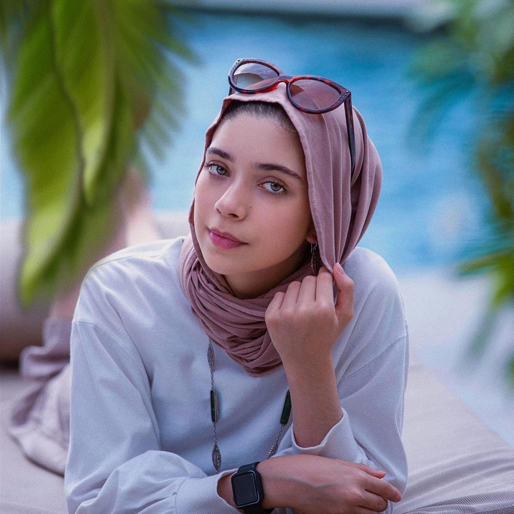 <p>Bukan hanya <em>stylish</em> dan berbakat di dunia tarik suara. Isabel juga dikenal sebagai gadis yang pintar menggunakan <em>makeup,</em> lho, Bunda. (Foto: Instagram@isabel.azhari)</p>
