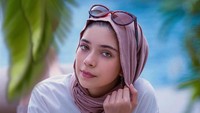 <p>Bukan hanya <em>stylish</em> dan berbakat di dunia tarik suara. Isabel juga dikenal sebagai gadis yang pintar menggunakan <em>makeup,</em> lho, Bunda. (Foto: Instagram@isabel.azhari)</p>