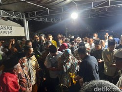 Lantunan Tahlil Iringi Pemakaman Ferry Mursyidan Baldan di TPU Karet
