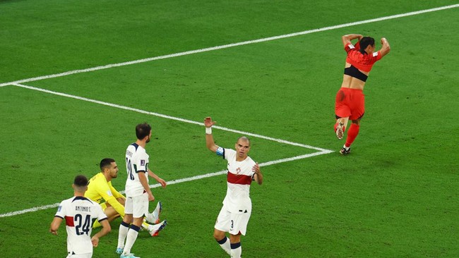 Hasil Piala Dunia: Korea Selatan Lolos 16 Besar Usai Hajar Portugal Korea Selatan lolos ke babak 16 besar Piala Dunia 2022 usai mengalahkan Portugal 2-1 di Stadion Education City, Al Rayyan, Qatar, Jumat (2/12).