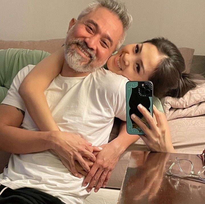 <p>Ya, Lukman Sardi dan istrinya memang cukup sering membagikan momen manis saat bersama. Bahkan tak sedikit dari netizen yang mengaku iri dan mendoakan kebahagiaan untuk keduanya. (Foto: Instagram @lialukman)<br /><br /><br /><br /></p>