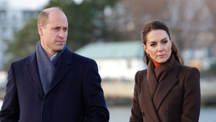 BOSTON, MASSACHUSETTS - DECEMBER 01: Prince William, Prince of Wales and Catherine, Princess of Wales visit east Boston to see the changing face of Boston’s shoreline as the city contends with rising sea levels on December 01, 2022 in Boston, Massachusetts. The Prince and Princess of Wales are visiting the coastal city of Boston to attend the second annual Earthshot Prize Awards Ceremony, an event which celebrates those whose work is helping to repair the planet. During their trip, which will last for three days, the royal couple will learn about the environmental challenges Boston faces as well as meeting those who are combating the effects of climate change in the area. (Photo by Chris Jackson/Getty Images)