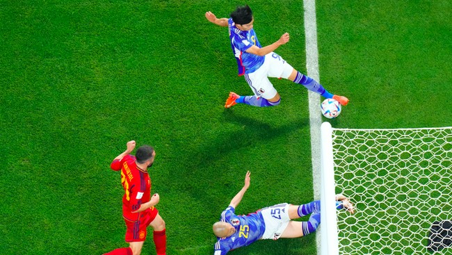 Gol kedua Jepang ke gawang Spanyol pada pertandingan Piala Dunia 2022 sah karena 1,88 milimeter dari bagian bola masih menyentuh garis lapangan.
