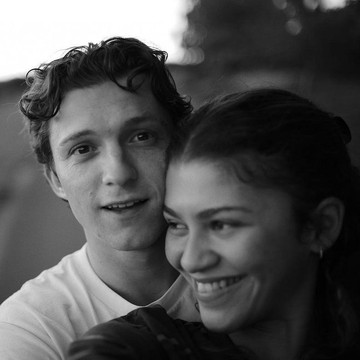 Zendaya Dikabarkan Telah Bertunangan dengan Tom Holland
