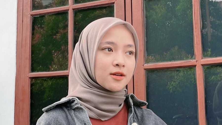 10 Momen Kulineran Nissa Sabyan, Jajan Milk Tea dan Makan Bareng Fans