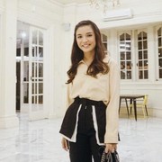 Intip Gaya Formal ala Chelsea Olivia yang Bisa Kamu Kenakan untuk Ke Kantor