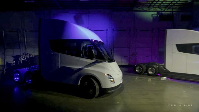 FOTO: Truk Listrik buatan Tesla Pertama Kalinya Dikirim ke Pembeli