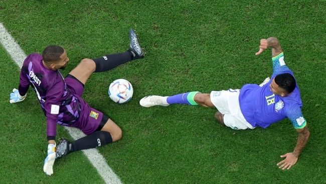 Gabriel Jesus dan Alex Telles dilaporkan tidak bisa membela Brasil hingga Piala Dunia 2022 berakhir karena cedera parah, sedangkan Neymar juga belum pulih.