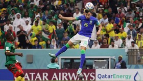 img-title Babak I: Lapis Kedua Brasil DItahan Imbang Kamerun