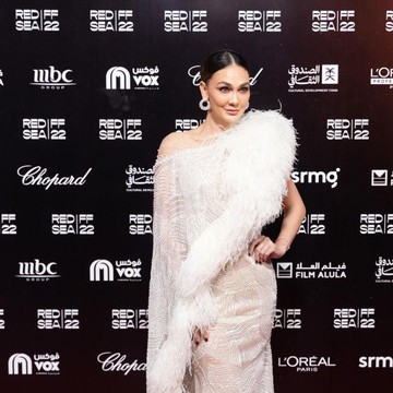img-title 6 Potret Gaya Luna Maya dengan Brand Ternama Internasional