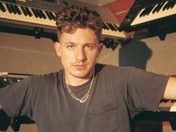 Lirik Lagu Lipstick - Charlie Puth
