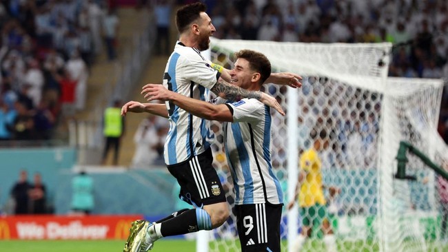 Lionel Messi menandai penampilan ke-1.000 dalam kariernya sebagai pesepakbola profesional dengan gol yang antar Argentina lolos ke perempat final Piala Dunia.