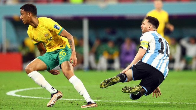 Timnas Argentina menang 2-1 atas Australia pada babak 16 besar Piala Dunia 2022 dan melangkah ke perempat final.