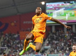 Denzel Dumfries Mengaum di Doha